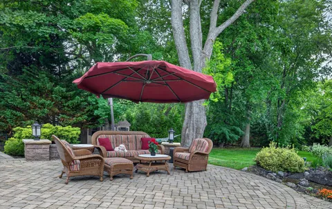 $1,399,999 | 12 Wildwood Drive, Dix Hills, NY 11746