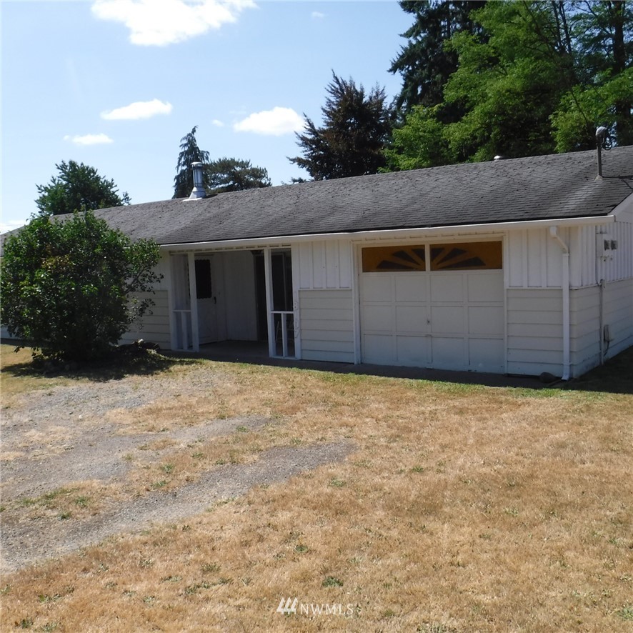 18107 Corvallis Street Southwest Rochester, WA 98579 - Photo 3 of 17 a backyard of a house