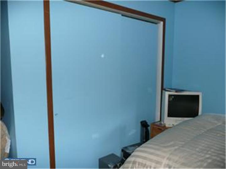 153 Westdale Road Upper Darby, PA 19082 - Photo 17 of 25 Bedroom 2