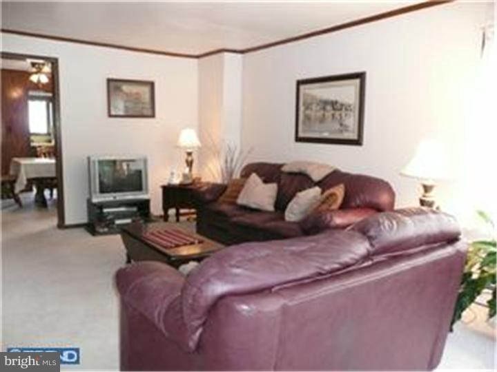 153 Westdale Road Upper Darby, PA 19082 - Photo 5 of 25 Living Room