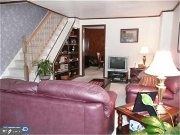 153 Westdale Road Upper Darby, PA 19082 - Photo 7 of 25 Living Room