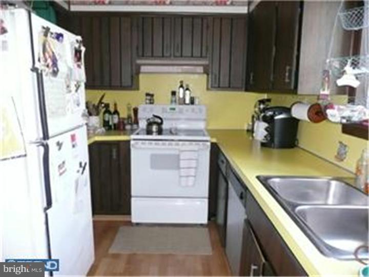 153 Westdale Road Upper Darby, PA 19082 - Photo 9 of 25 Kitchen