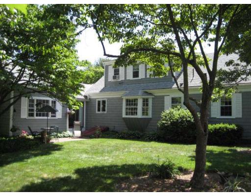 22 Oakhurst Road Beverly, MA 01915 - Photo 2 of 16 Gallery Image 2