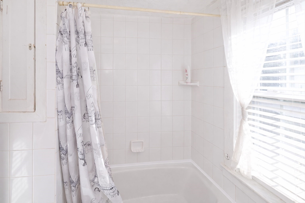 30 Melrose Street Worcester, MA 01605 - Photo 23 of 36