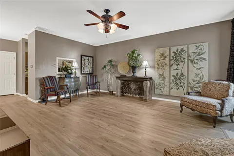 $167,900 | 9800 Pagewood Lane, Unit 2703, Houston, TX 77063