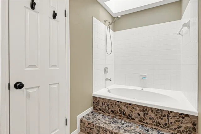 $167,900 | 9800 Pagewood Lane, Unit 2703, Houston, TX 77063