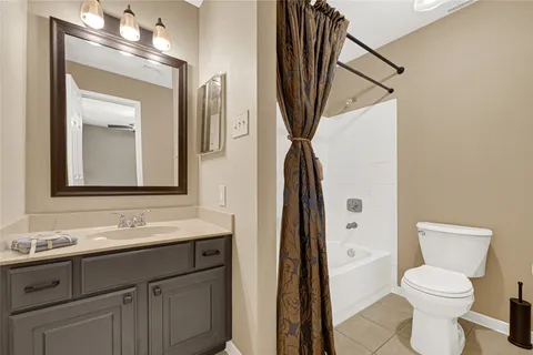 $167,900 | 9800 Pagewood Lane, Unit 2703, Houston, TX 77063