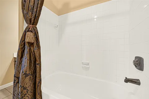 $167,900 | 9800 Pagewood Lane, Unit 2703, Houston, TX 77063