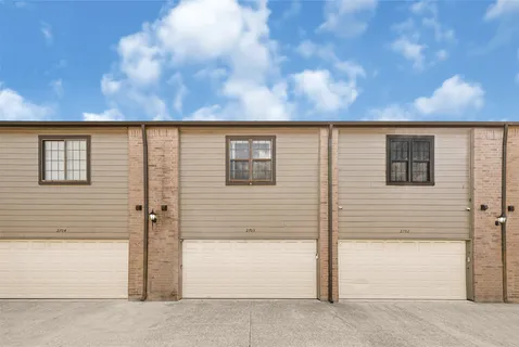 $167,900 | 9800 Pagewood Lane, Unit 2703, Houston, TX 77063