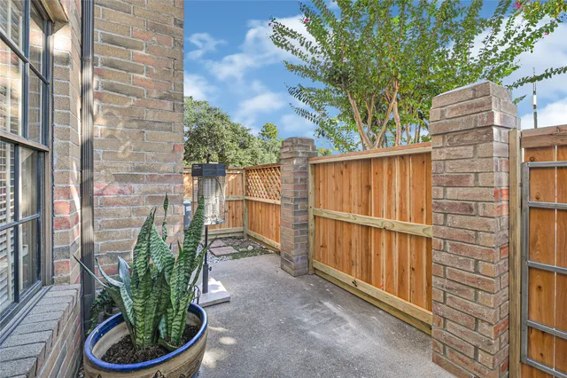 $167,900 | 9800 Pagewood Lane, Unit 2703, Houston, TX 77063