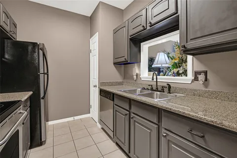 $167,900 | 9800 Pagewood Lane, Unit 2703, Houston, TX 77063