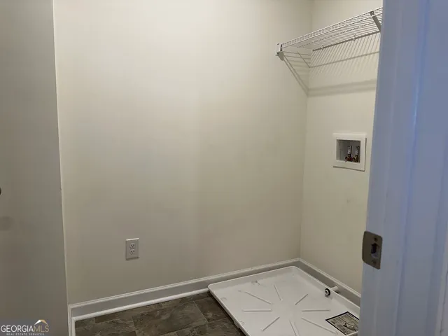 a view of a fountain in the middle of a yard