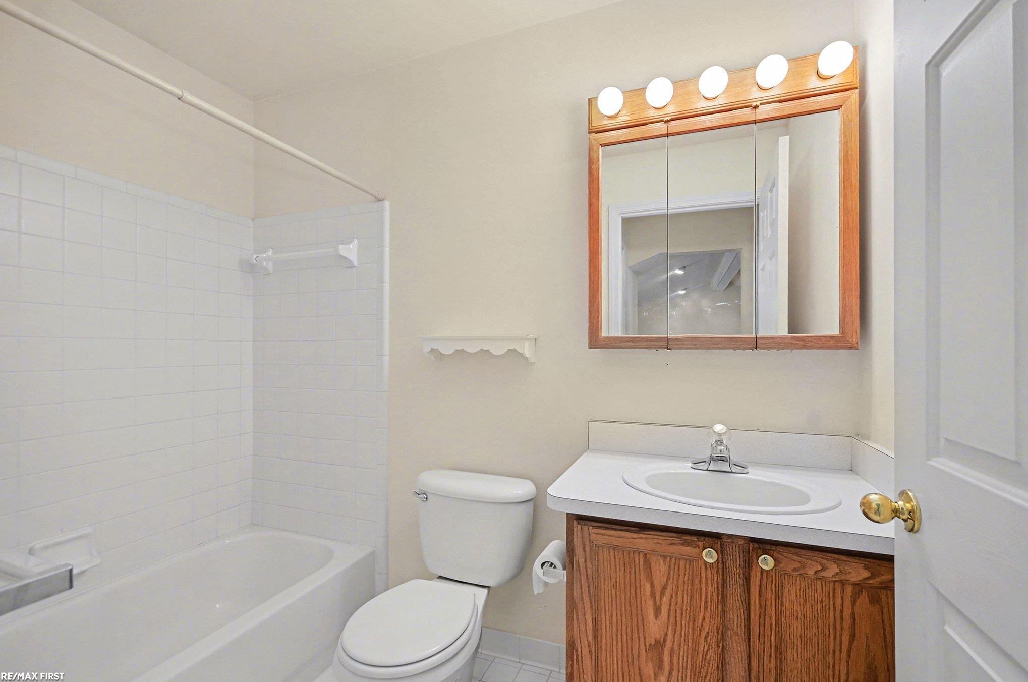 16985 Country Ridge Lane Macomb, MI 48044 - Photo 20 of 26 50198707-b8836c3f-37f2-4474-9b8a-ca21f617147c.JPG
