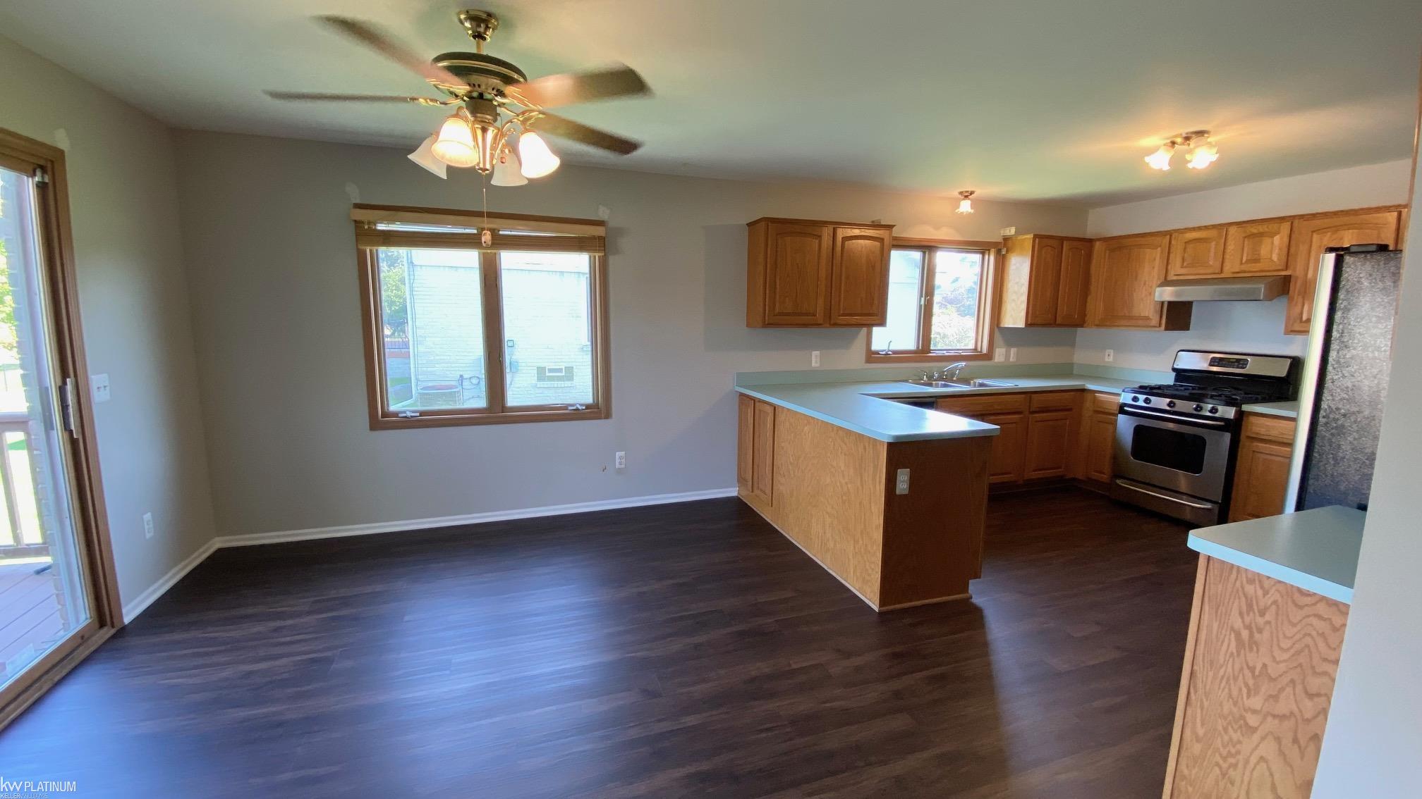 51827 Lillian Road New Baltimore, MI 48047 - Photo 19 of 46 50121085-18.JPG