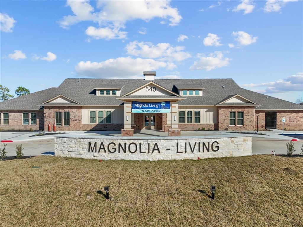 540 Hobbs Road, Unit D1 League City, TX 77573 - Photo 15 of 44 a front view of a house with a yard