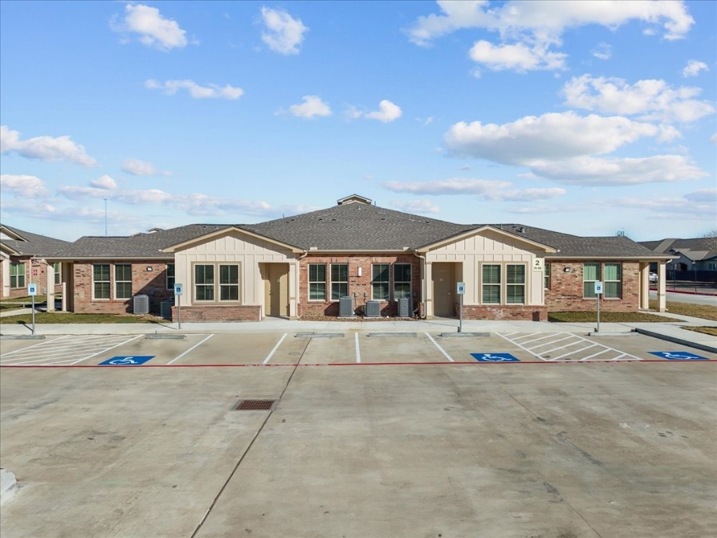540 Hobbs Road, Unit D1 League City, TX 77573 - Photo 16 of 44 a front view of a house with a yard