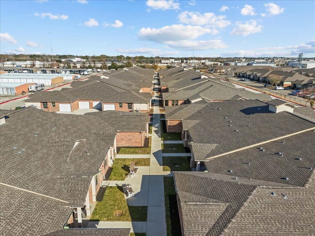 540 Hobbs Road, Unit D1 League City, TX 77573 - Photo 22 of 44 an aerial view of residential houses with outdoor space
