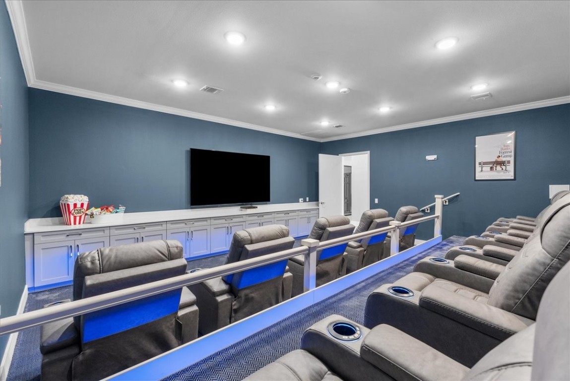 540 Hobbs Road, Unit D1 League City, TX 77573 - Photo 25 of 44 a living room with furniture and a flat screen tv