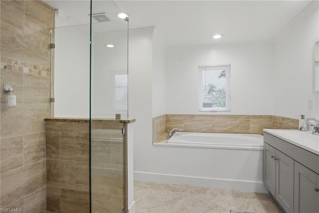 455 Bayside Avenue Naples, FL 34108 - Photo 13 of 23
