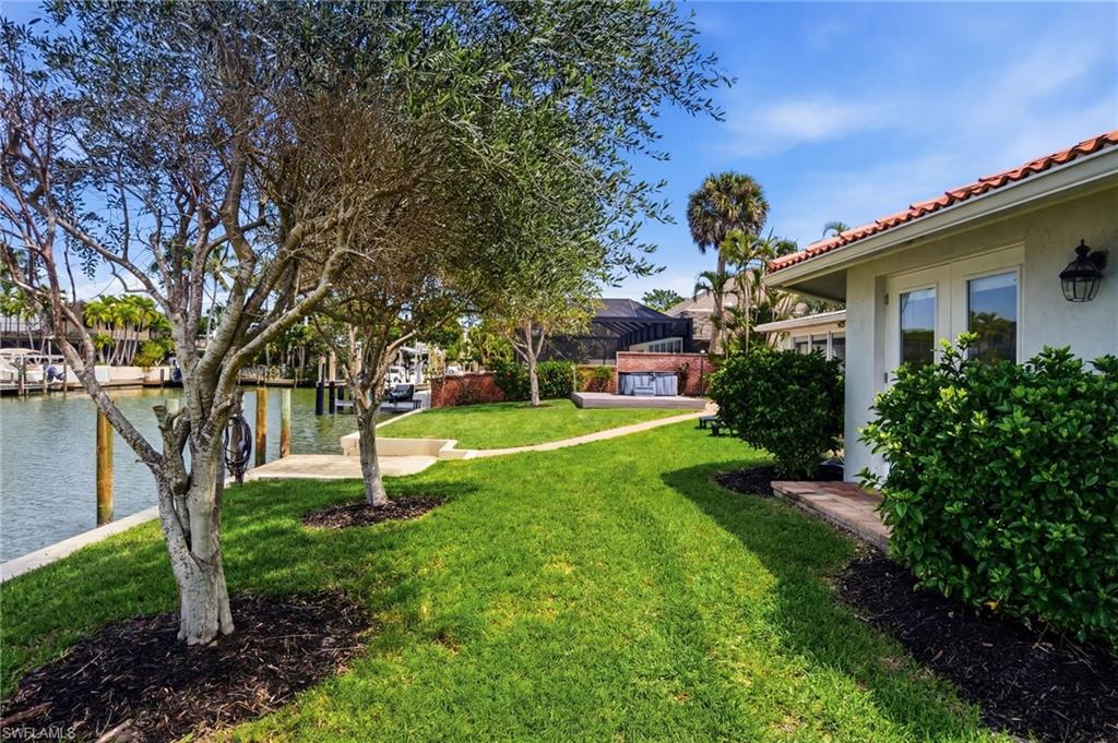 455 Bayside Avenue Naples, FL 34108 - Photo 20 of 23