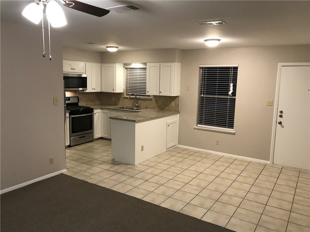 1810 Berkeley Avenue, Unit B Austin, TX 78745 - Photo 7 of 9 Kitchen dining - open to living area. Lots of light!
