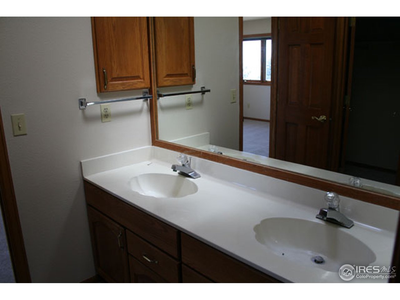 356 Ridgeview Lane Boulder, CO 80302 - Photo 12 of 25 a bathroom with a sink and mirror