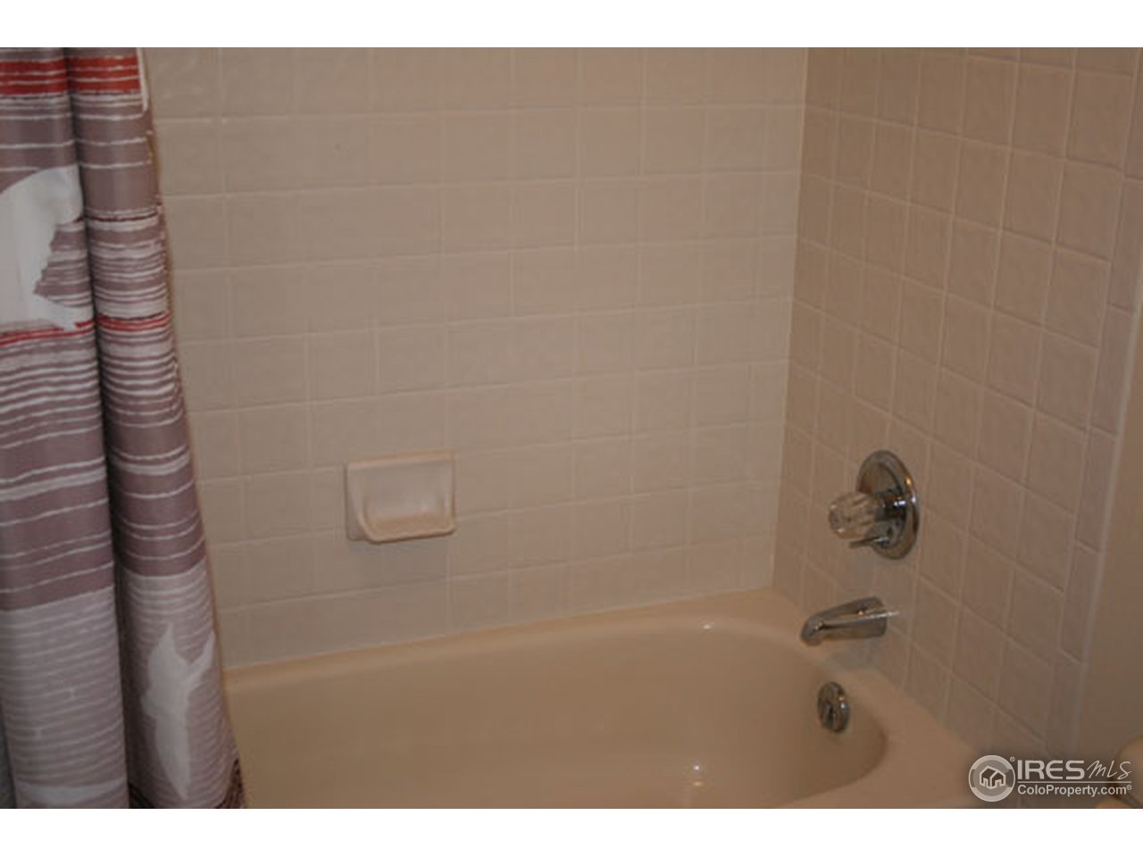 356 Ridgeview Lane Boulder, CO 80302 - Photo 13 of 25 a bathroom with a shower