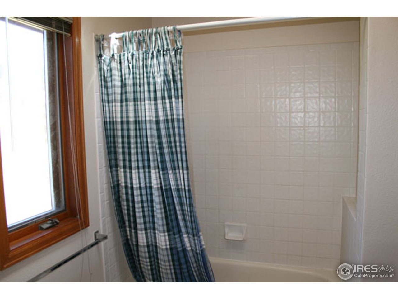 356 Ridgeview Lane Boulder, CO 80302 - Photo 20 of 25 a view of a bathroom
