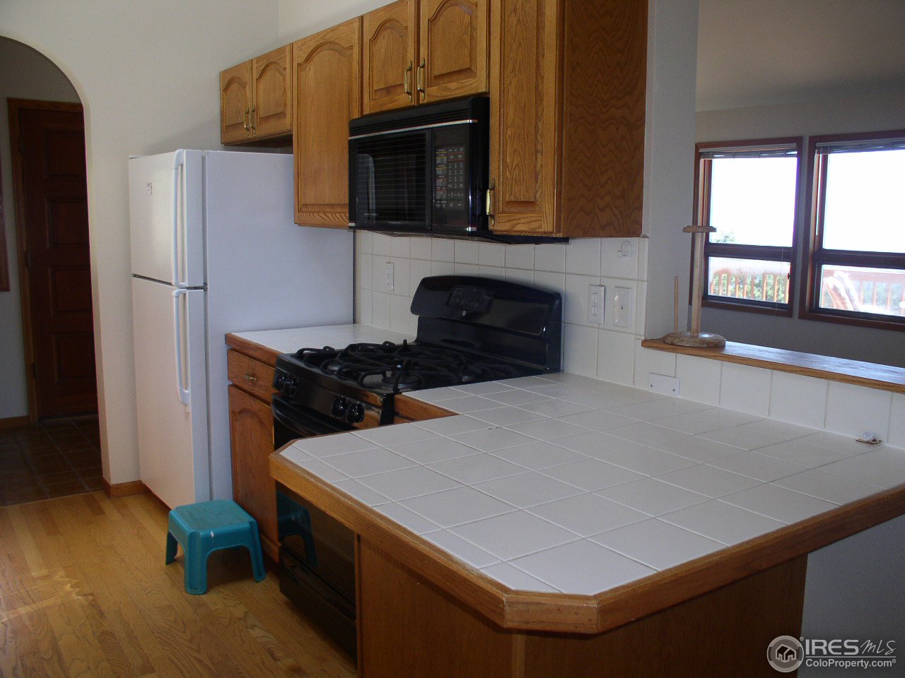 356 Ridgeview Lane Boulder, CO 80302 - Photo 5 of 25 a kitchen with stainless steel appliances a stove a microwave a refrigerator a sink and cabinets