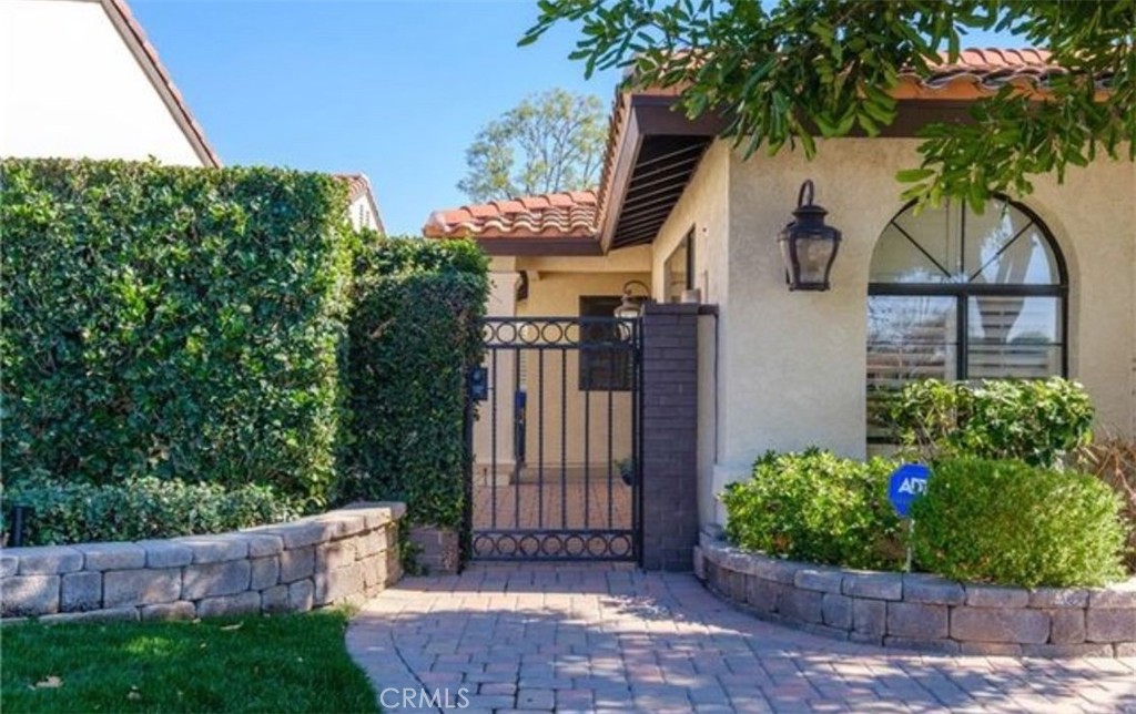 a view of a small yard in front of a house