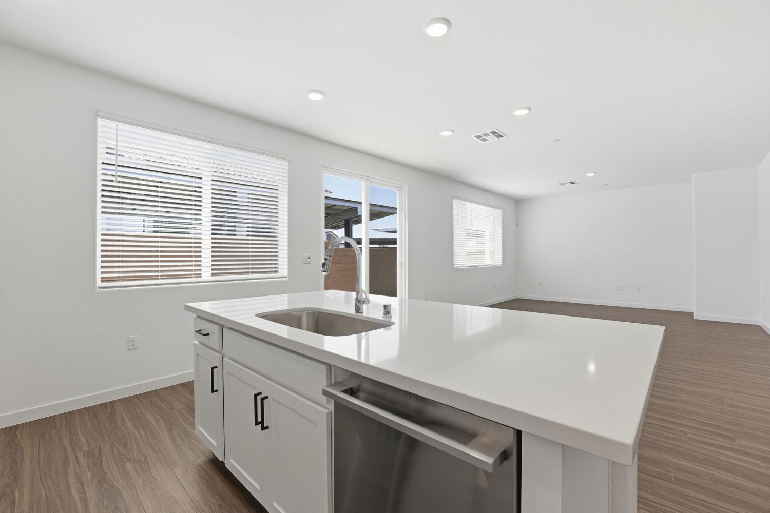 1243 Leonhardt Loop Lincoln, CA 95648 - Photo 3 of 12