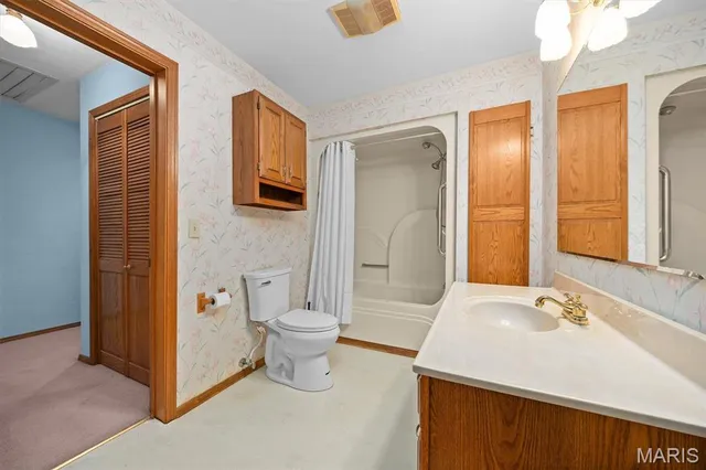 $360,000 | 11938 Davis Road, Alhambra, IL 62001