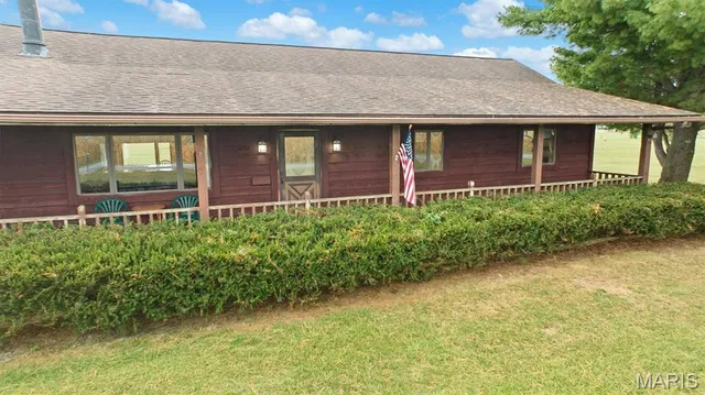 $360,000 | 11938 Davis Road, Alhambra, IL 62001