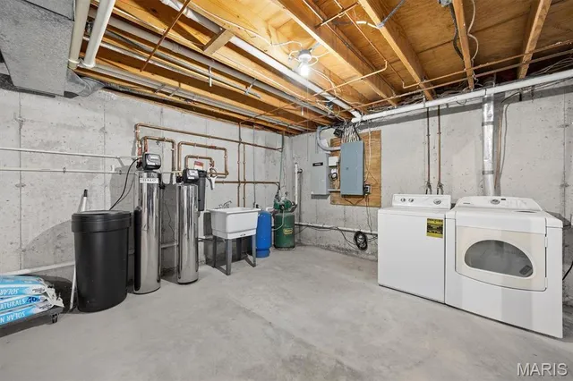 $360,000 | 11938 Davis Road, Alhambra, IL 62001