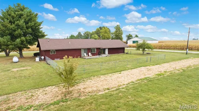 $360,000 | 11938 Davis Road, Alhambra, IL 62001