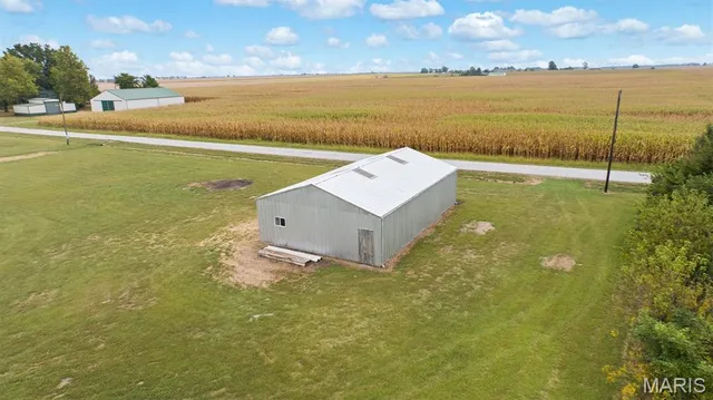 $360,000 | 11938 Davis Road, Alhambra, IL 62001