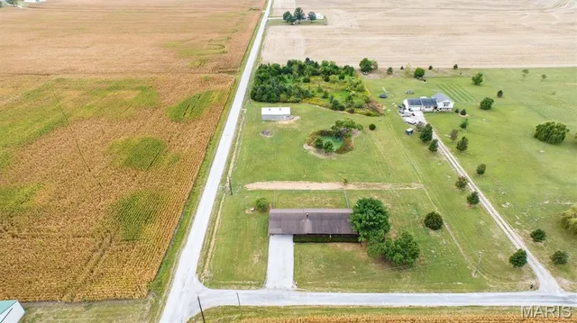 $360,000 | 11938 Davis Road, Alhambra, IL 62001