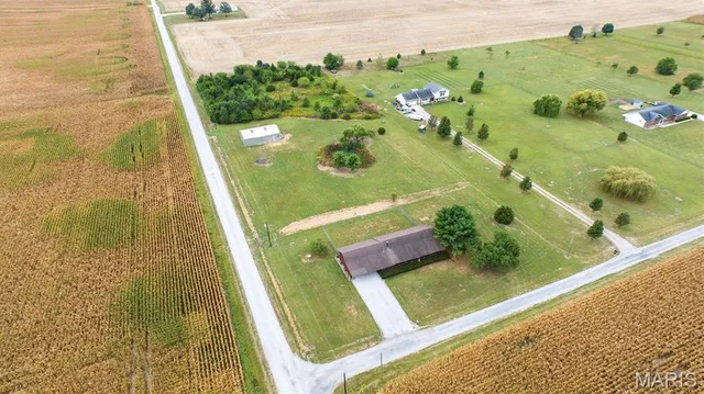 $360,000 | 11938 Davis Road, Alhambra, IL 62001