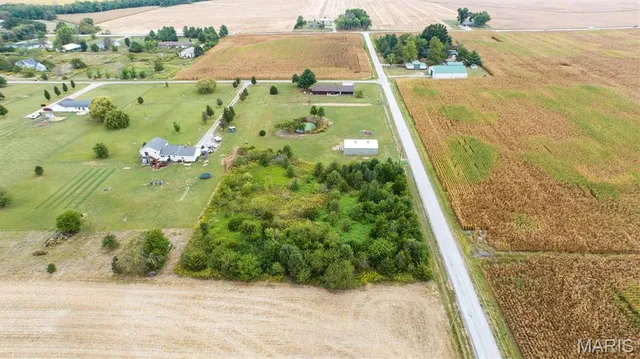 $360,000 | 11938 Davis Road, Alhambra, IL 62001