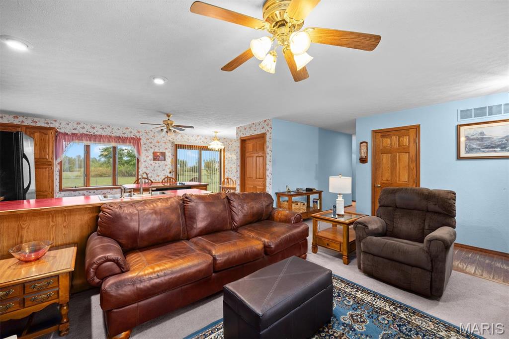 11938 Davis Road Alhambra, IL 62001 - Photo 4 of 46