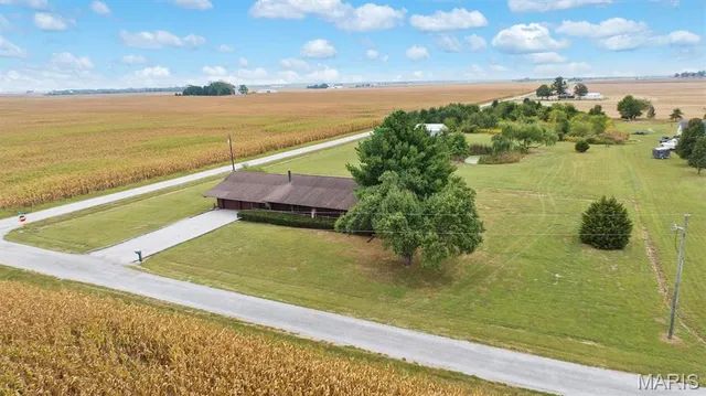 $360,000 | 11938 Davis Road, Alhambra, IL 62001