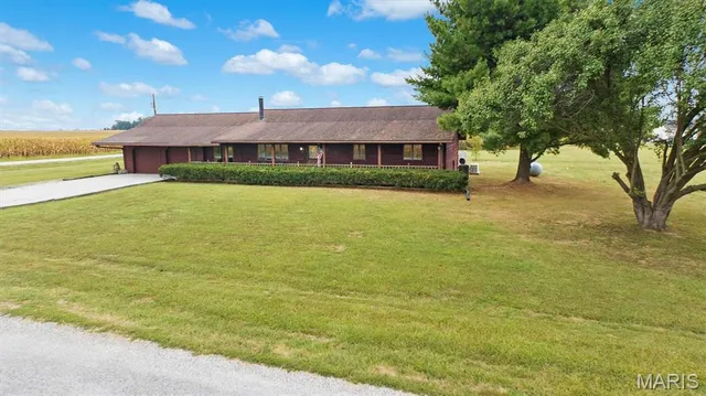 $360,000 | 11938 Davis Road, Alhambra, IL 62001
