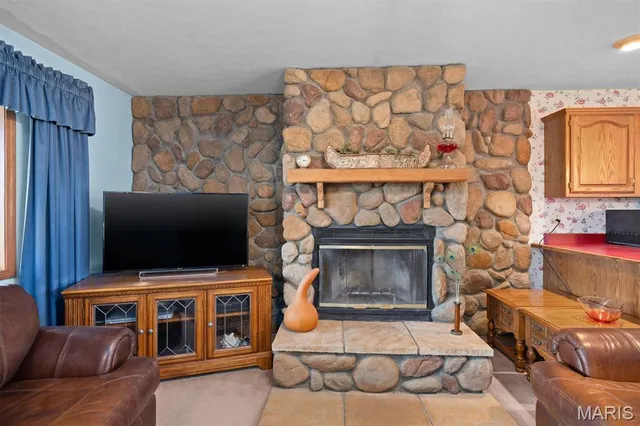 $360,000 | 11938 Davis Road, Alhambra, IL 62001