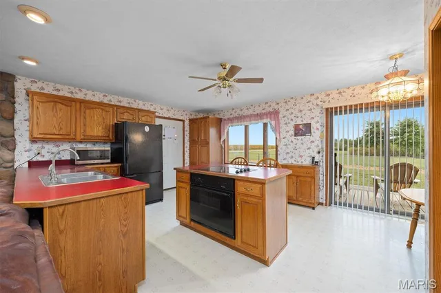 $360,000 | 11938 Davis Road, Alhambra, IL 62001