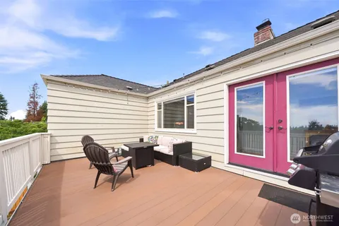 $949,999 | 9725 Phinney Avenue North, Seattle, WA 98103