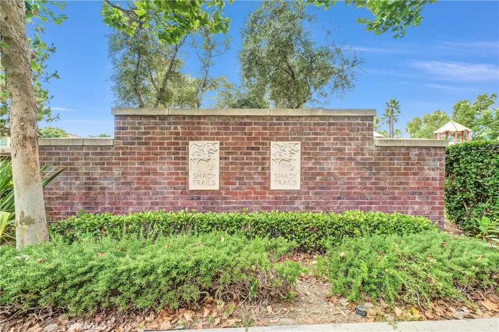 5584 Kate Way, Unit 10 Fontana, CA 92335 - Photo 31 of 42 a view of a backyard with plants