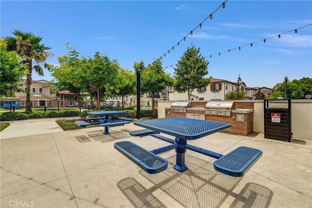 5584 Kate Way, Unit 10 Fontana, CA 92335 - Photo 34 of 42 a view of a backyard with sitting area
