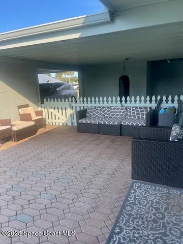 a view of livingroom with furniture