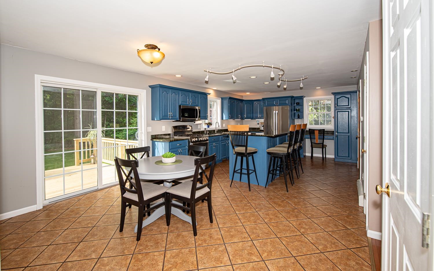 10 Hancock Road Windham, NH 03087 - Photo 11 of 40