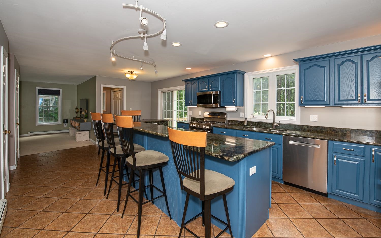 10 Hancock Road Windham, NH 03087 - Photo 15 of 40